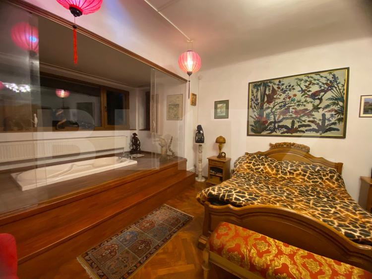 Apartament unic in vilă interbelică de 3 camere, 130mp cu grădină