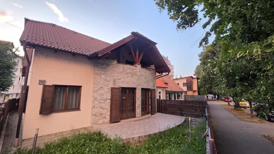 Casa individuala,situata in zona strada Crinilor