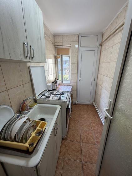 De vânzare apartament 3 camere cartier VIZIRU 1 ETAJ 1