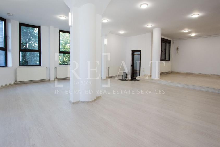 Inchiriere casa, vila 7 camere | Individuala, Renovata, Curte | Campul Pipera