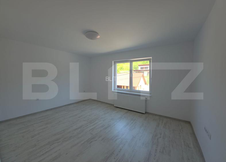 Casă de vânzare, 281 mp, zona Corunca