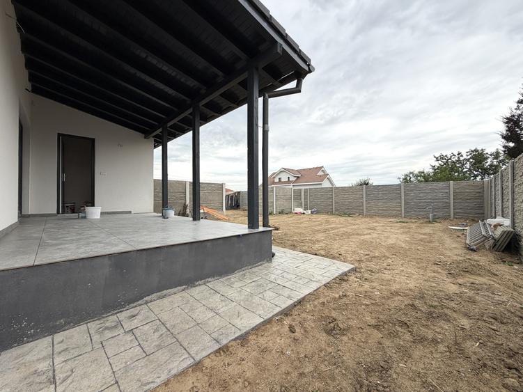 Duplex 4 camere, 96 mp utili, 16 mp terasa, 370 mp teren - Sag