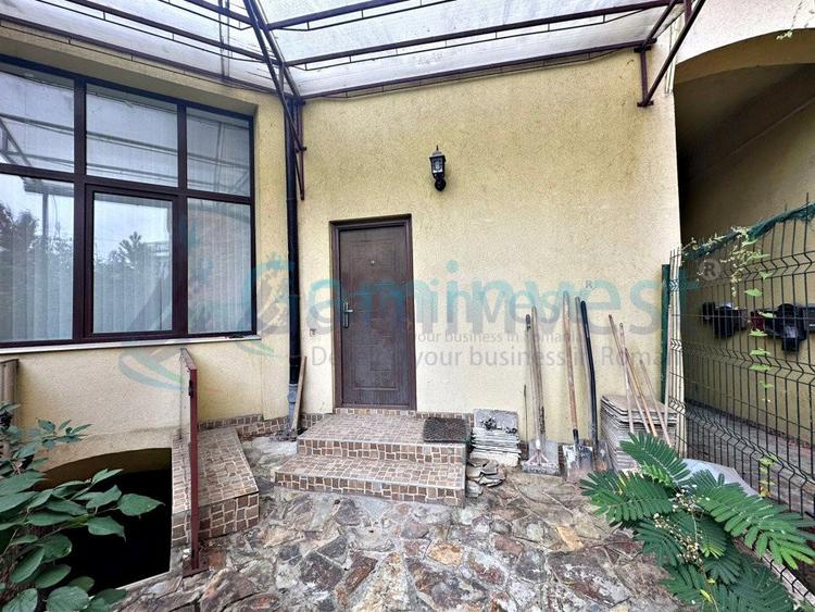 Casă ultracentrală cu apartament și demisol, zona Republicii pietonala, Oradea