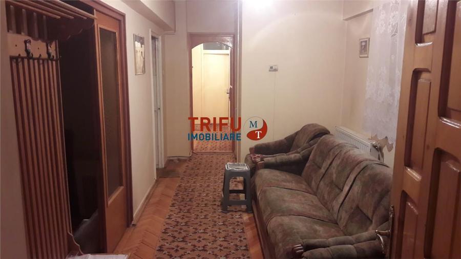 Apartament 3 camere de inchiriat zona Cetate