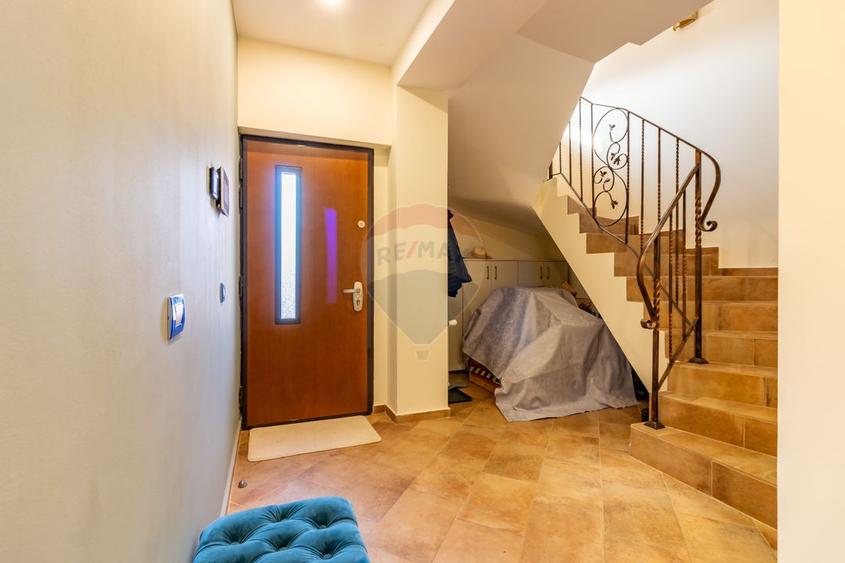 Vilă P+E+M cu 4 camere, 294 mp, Berceni/Ilfov