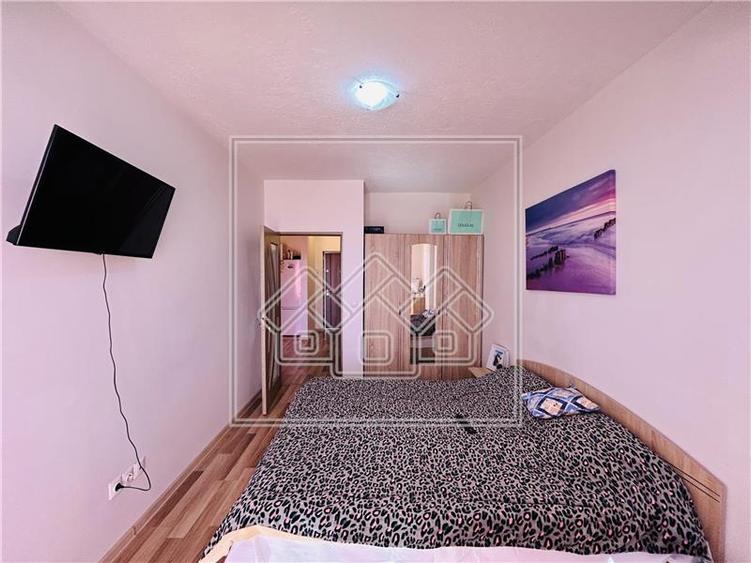 Ap cu 2 camere, la cheie, balcon - etaj intermediar