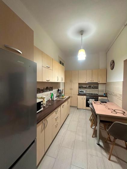 Închiriez apartament 3 camere - zonă ultracentrală