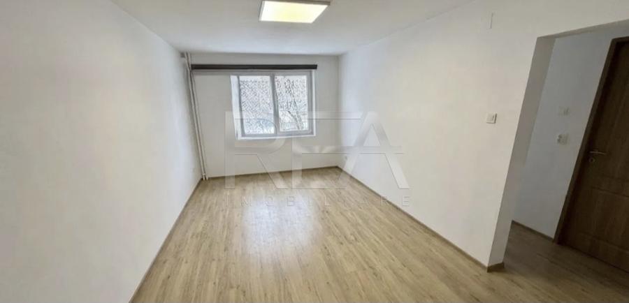 4 camere, P/8, 85 mp, bloc 1984- Crangasi