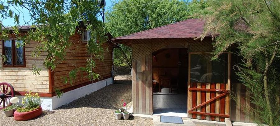 COMPLEX 5 CABANE DIN LEMN CU ACCES LA DUNARE + teren in Podul Gornei, jud. CS