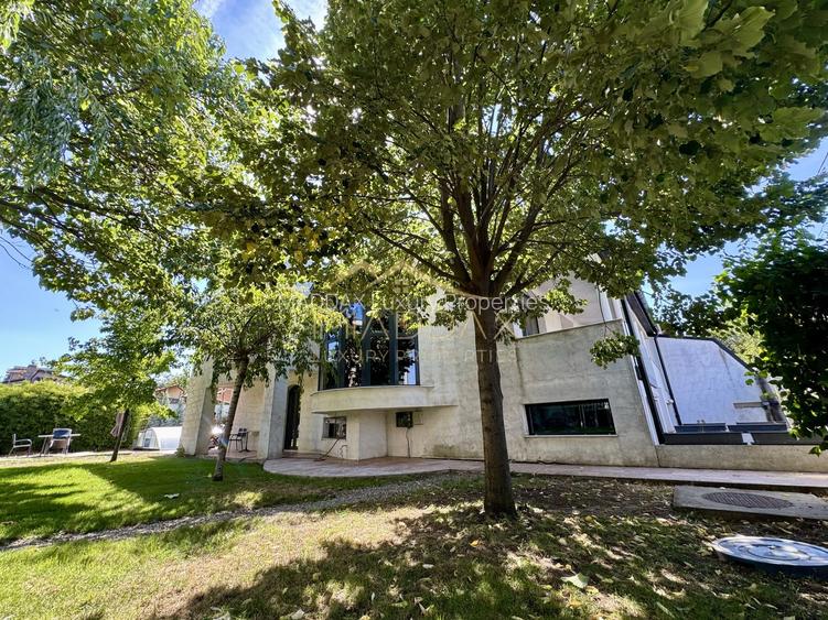Vila cu 5 camere *344mp* + 400mp Teren // Zona Bucurestii Noi - 3