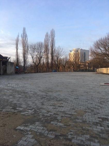 Baneasa, teren cu dubla deschidere