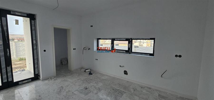 Casa individuala de vanzare 4 camere 2 bai 448mp teren