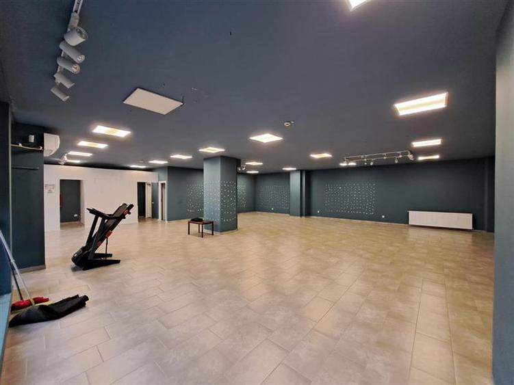 Spatiu comercial, 180 mp utili, situat in cartierul Intre Lacuri!