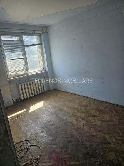 Apartament 2 camere zona Stefan Luchian , etaj 3 cu sarpanta ,decomandat - 4