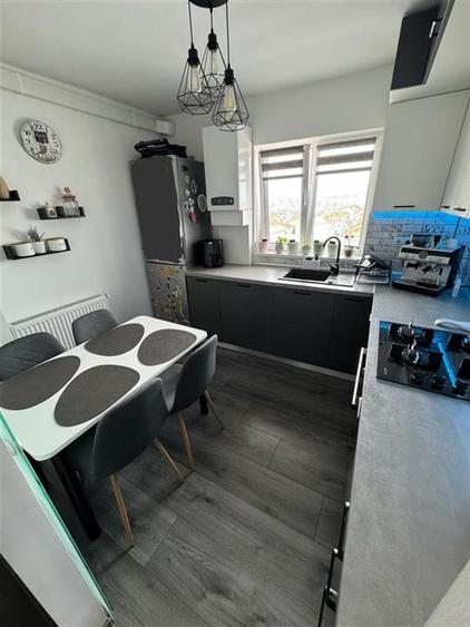 Apartament modern 3 camere balcon pivnita zona Semaforului