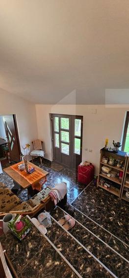 Casa cu 3 corpuri de vanzare, 6 camere, 400 mp + teren 2800 mp I Barcani