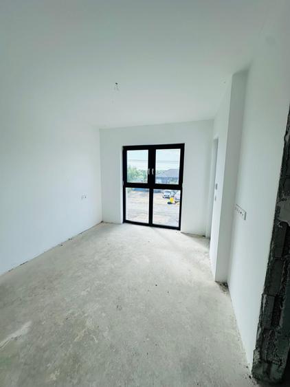 Duplex despartit prin camera tehnica- 4 camere si 3 bai - Urseni