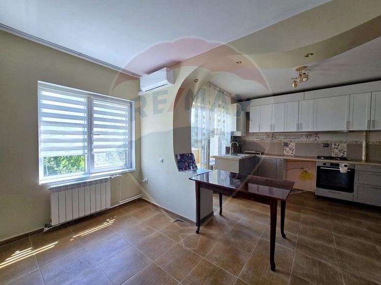 Apartament cu 3 camere de vânzare, parcare– Șesul de Sus, Florești
