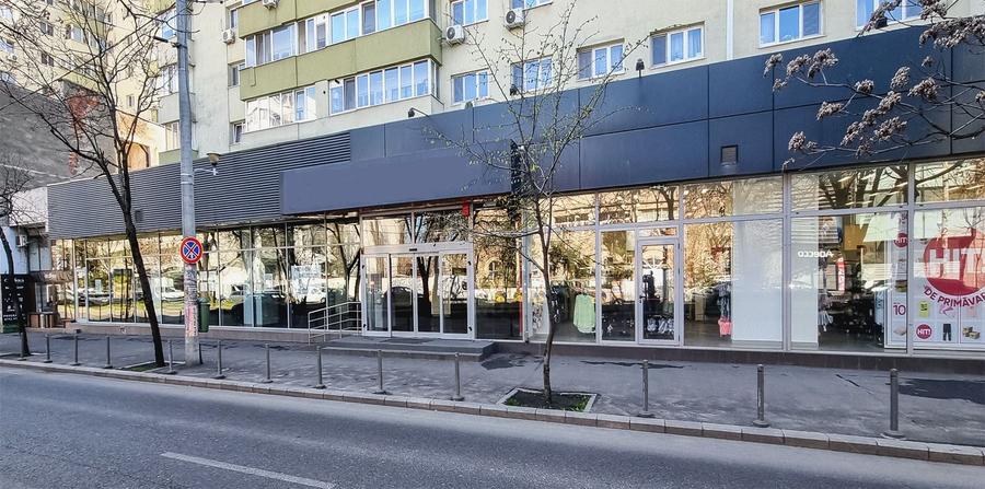 Spatiu comercial stradal 638 mp zona Banu Manta