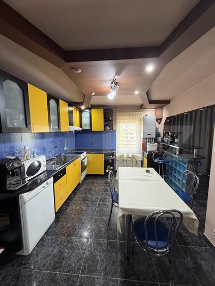 Apartament de vânzare cu 4 camere, 115 mp, zona Micro 16