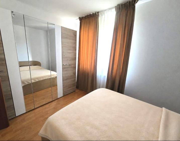 Apartament 2 camere zona strazii Sf Vineri 48mp mobilat utilat 64.000eur neg