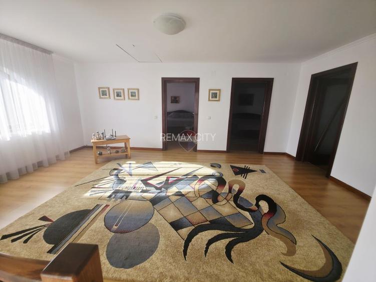 Casă / Vilă cu 5 camere de vânzare
