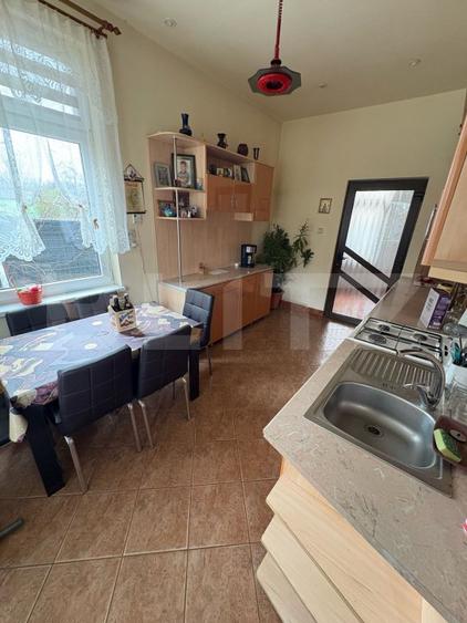 Casa cu două apartamente și garaj în zona 0 a Bistriței - 240mp utili 734mpTEREN