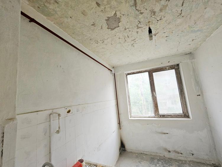 Vanzare apartament 3 camere , etaj 1/4, MICRO 17, zona MINION