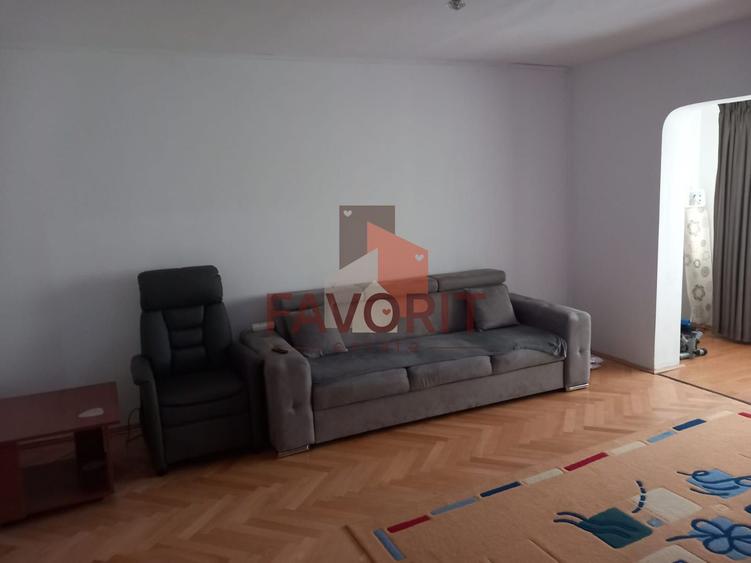 3 camere | decomandat | centrala proprie | boxa | zona excelenta | 2 bai |