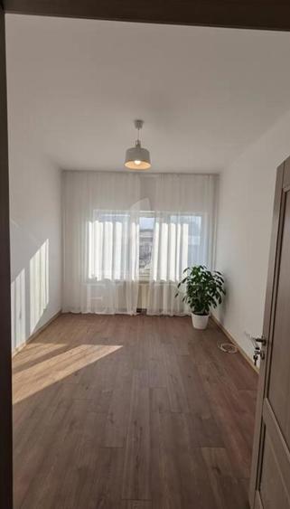 Apartament 3 camere în zona SEMICENTRALA