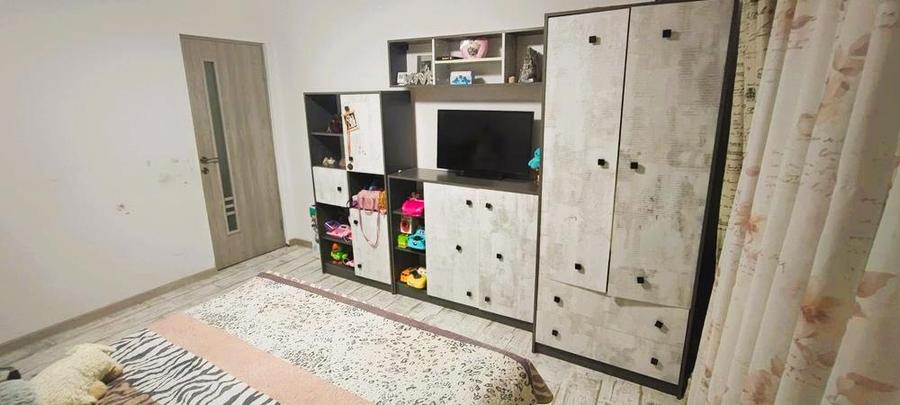 Apartament 3 camere, 2 bai, parter. Zona Uzina 2