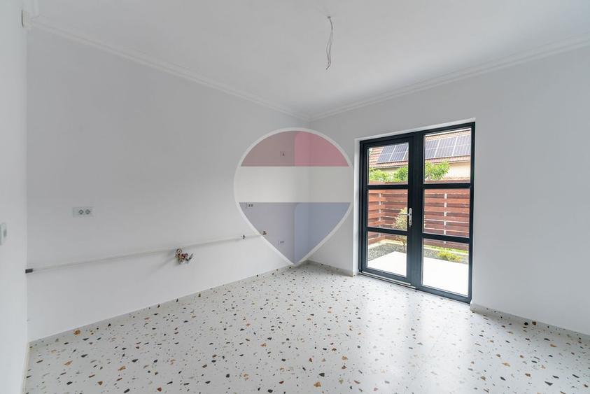 Apartament cu terasă și parcare în complex privat