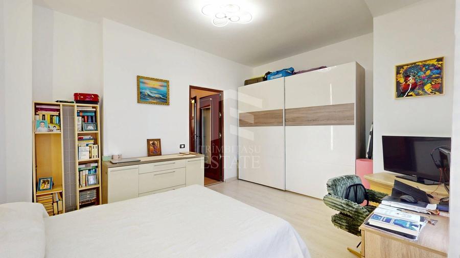 Apartament interbelic cu 3 camere, 124 mp, vis-à-vis de
