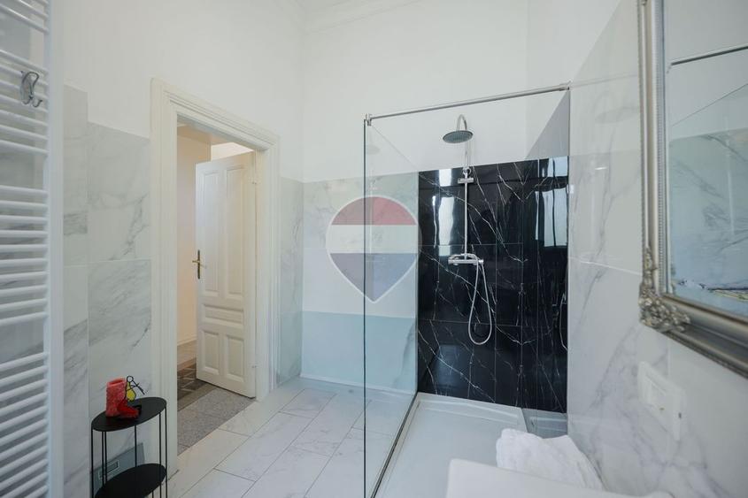 De vânzare apartament 3 camere, ultracentral - Palatul Vulturul Negru