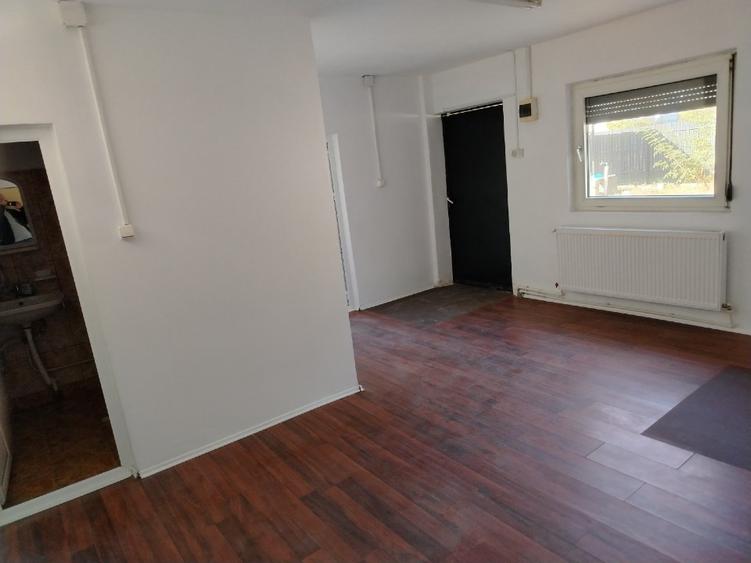 Construcție comercială cu 642 mp teren – Craiova