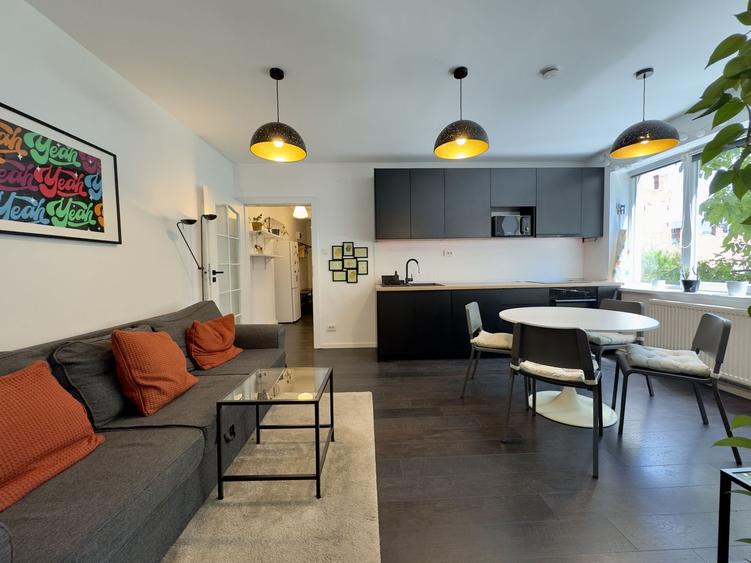 0 % comision Apartament modern 3 camere etaj 2/3, locatie Centrala
