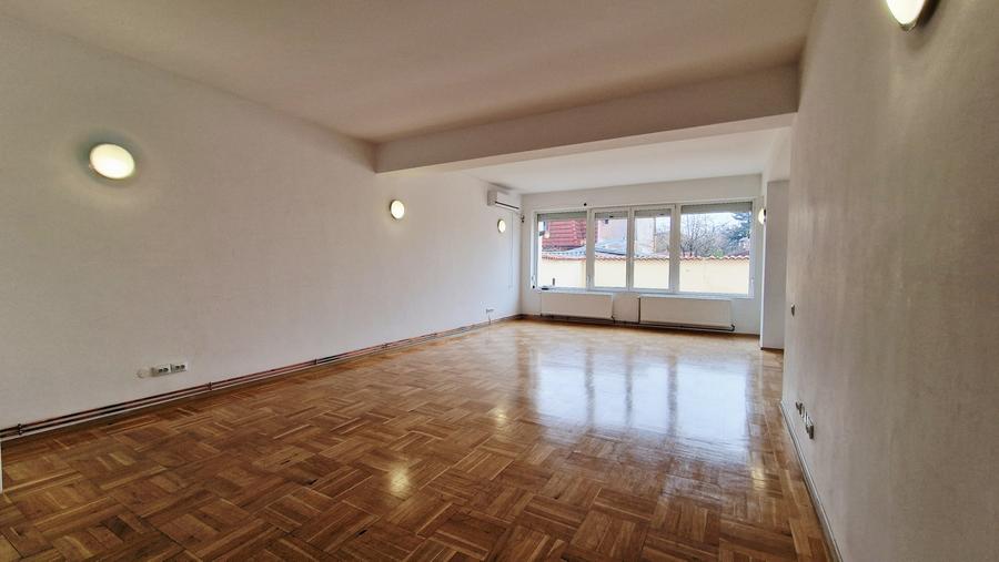 Vilă P+1+Pod, 320 mp, Teren 544 mp, Damaroaia
