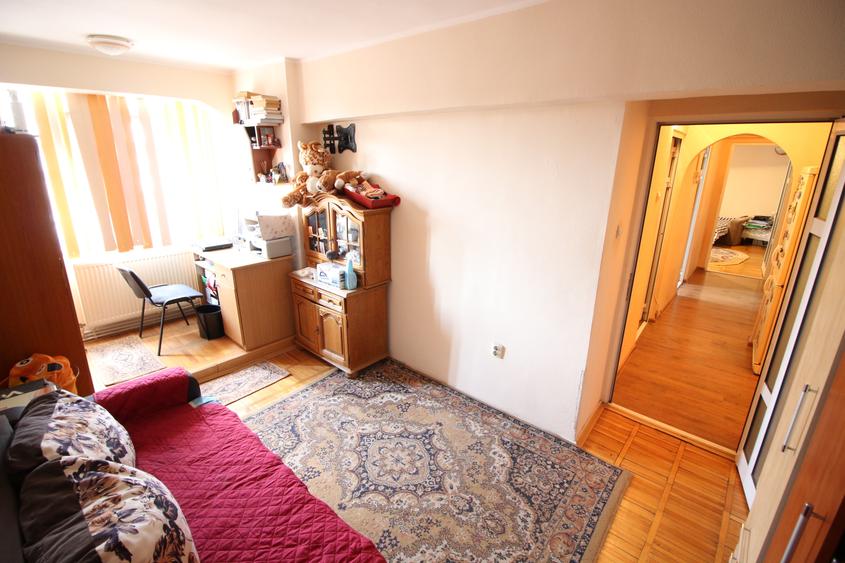 3 Camere Siderurgistilor etaj 3 imbunatatit