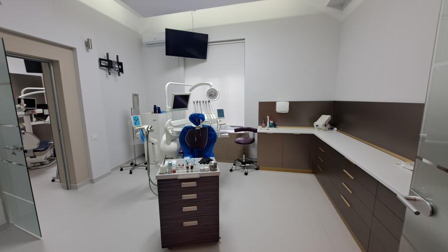 BUSINESS LA CHEIE IN VILA RENOVATA - CLINICA STOMATOLOGICA
