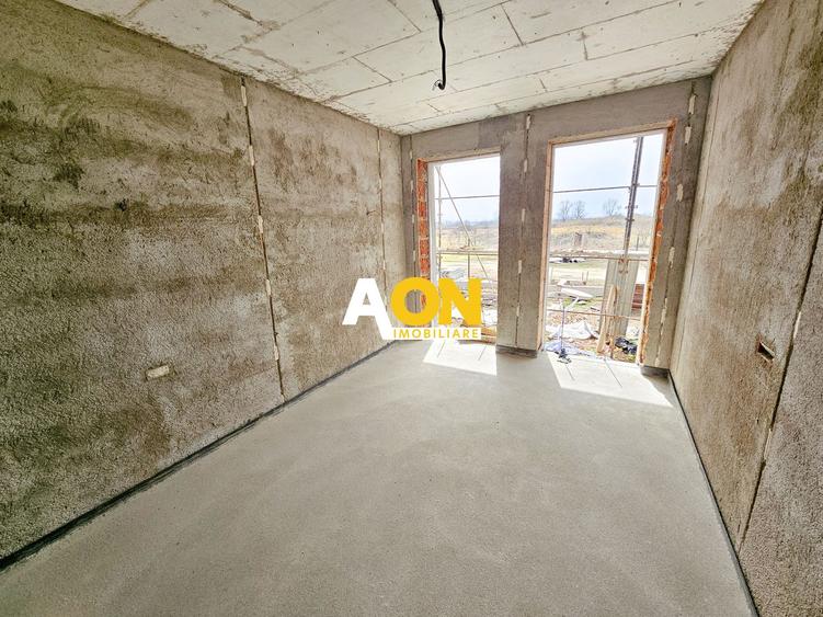 Apartament cu 3 camere, 2 bai, curte proprie, parcare si boxa 40 mp