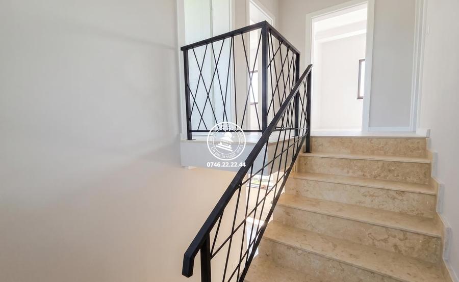 Vila duplex de vanzare in Rediu