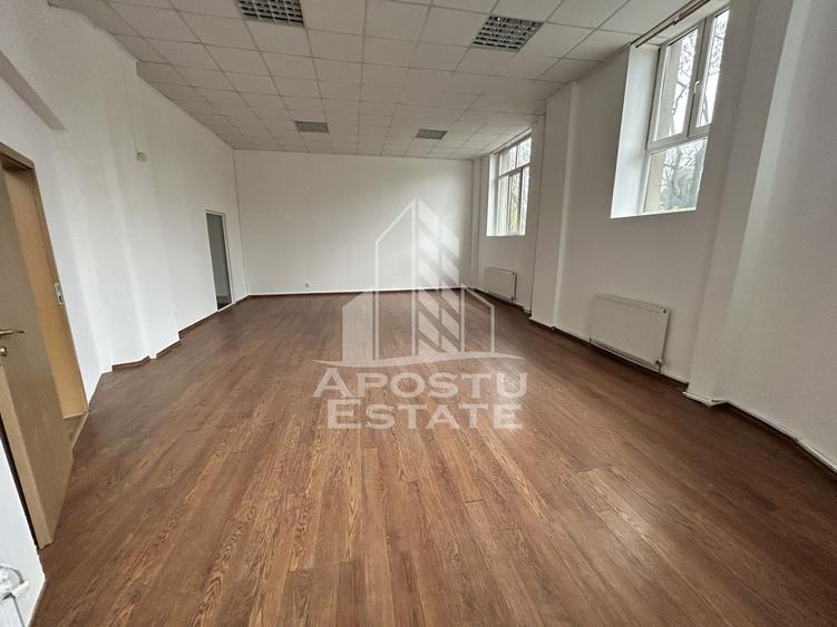 Spatiu comercial stradal, 222 mp, zona centrala Baile Neptun