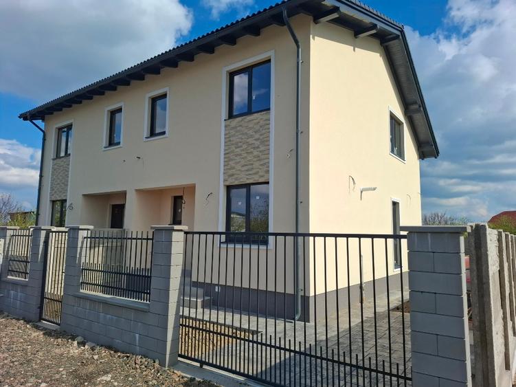 Proprietar vand duplex cu toate utilitățile