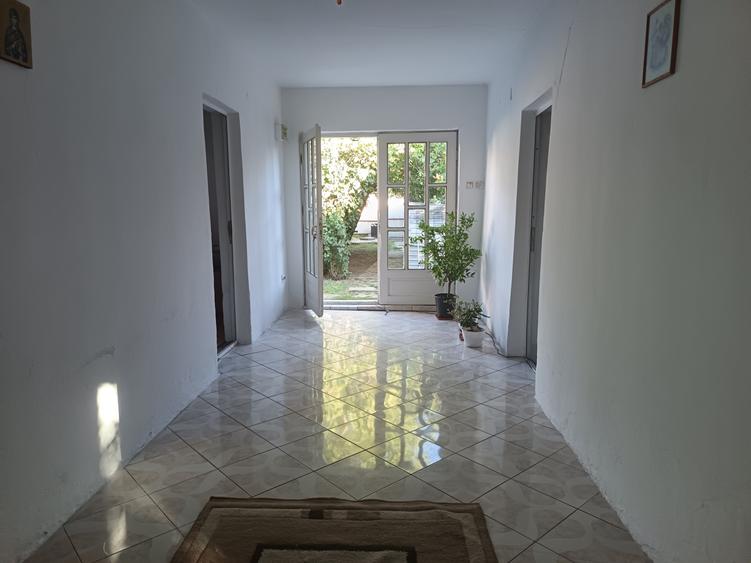 Casa curte/ oras Pantelimon/3 camere/curte mare