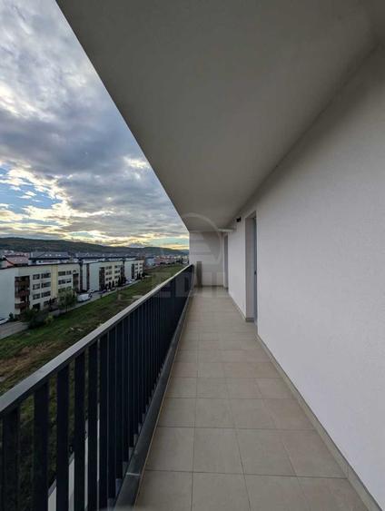 Apartament 3 camere semdecomandat zona Eroilor