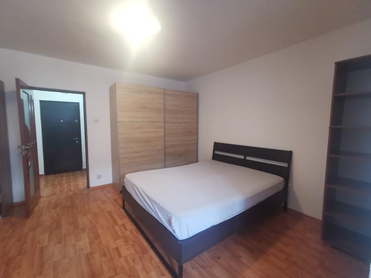 Dristor, garsoniera, 1 minut metrou, 320 euro