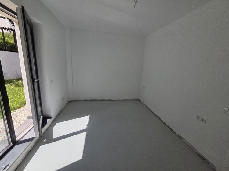Spatiu de inchiriat. 80 mp utili, 150 teren, parcare, Hasdeu