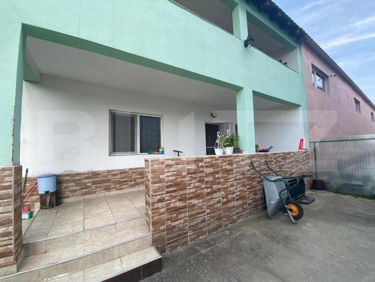 Oferta! Pachet de 2 hale la cheie si o casa, 1800 mp construiti!