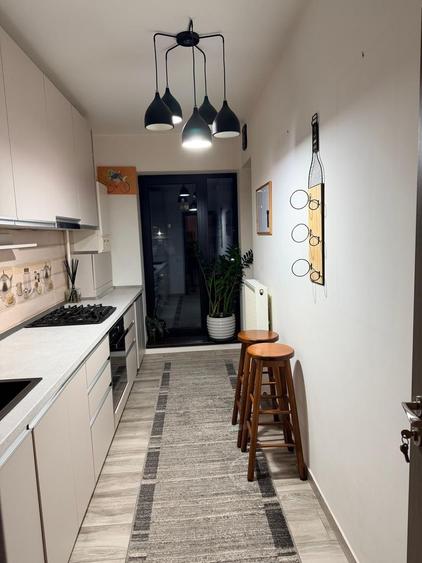 Apartament 2 camere, etaj 2/10, complet mobilat si utilat: aer conditionat,