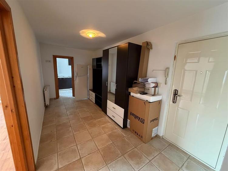 Apartament 3 camere, parter, zona Biserica Catolica